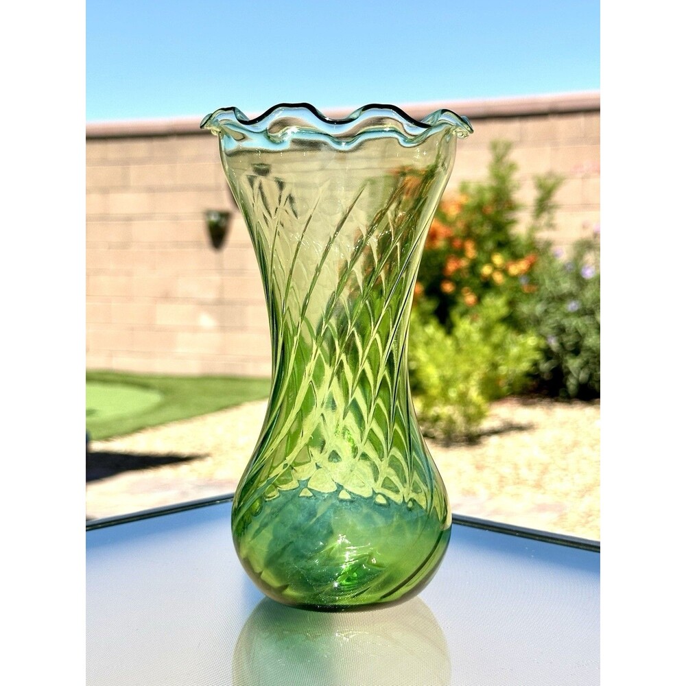 Vintage 60's Emerald Green Optical Swirl Glass Vase Scalloped Ruffled Rim 7"